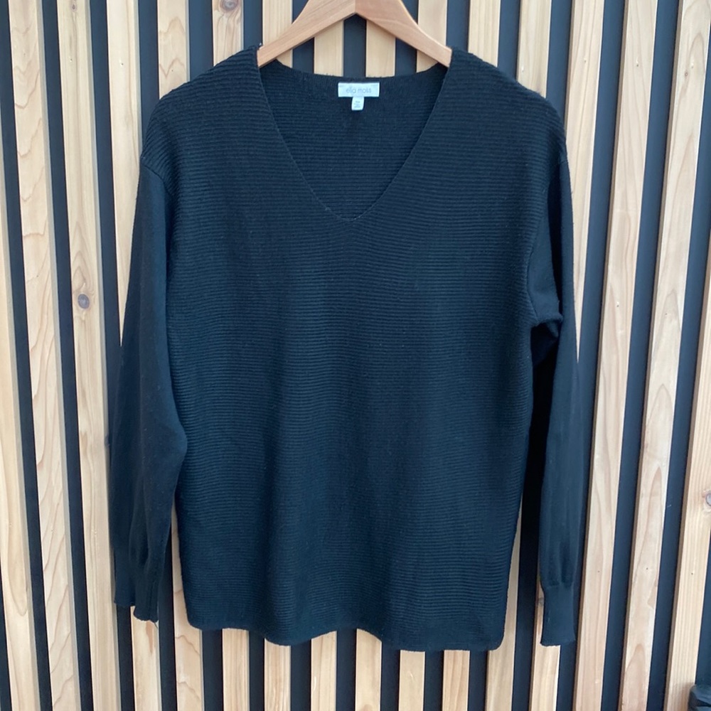 ELlA MOSS Ribbed V neck sweater